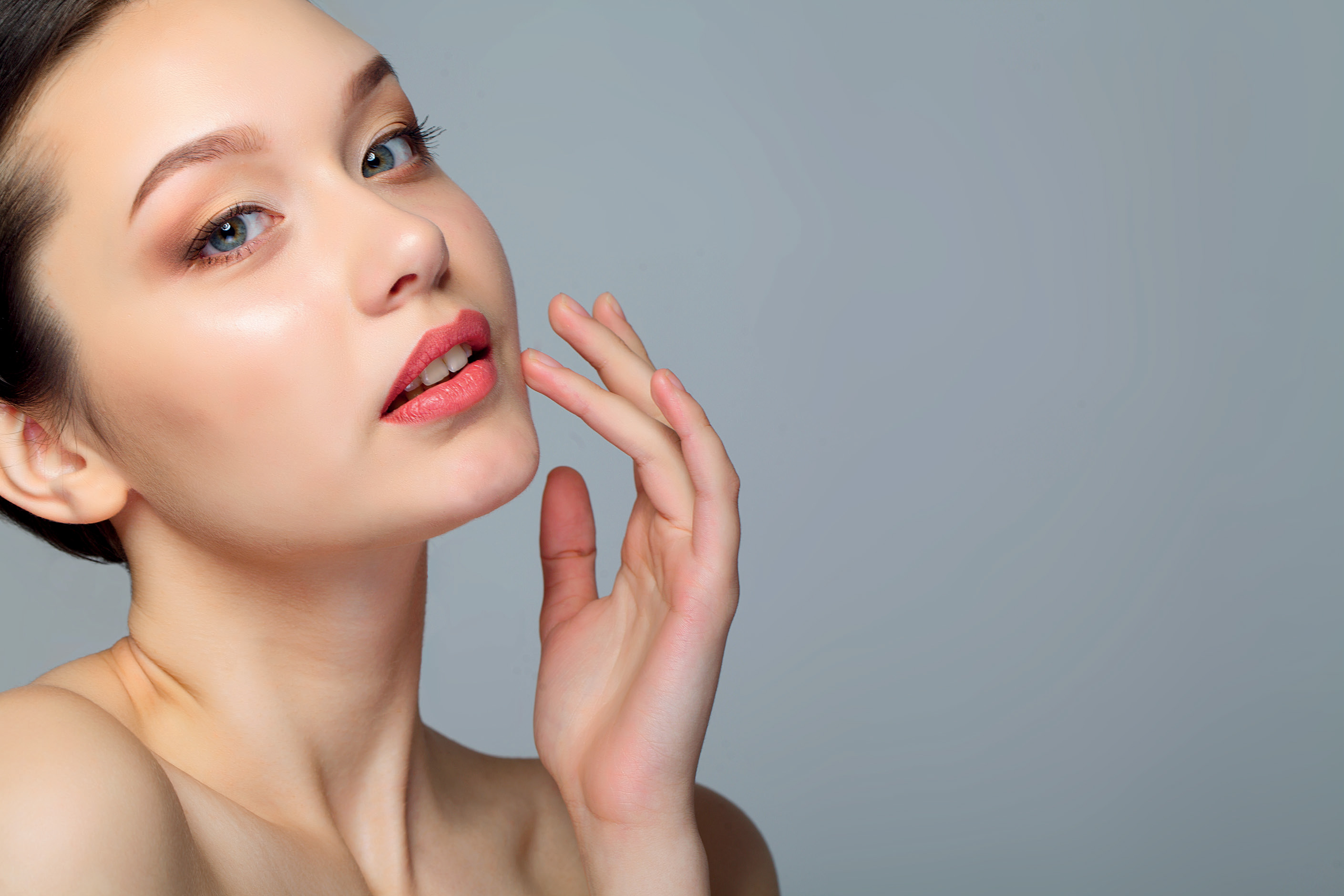 A Luminous Beauty with the Power of Nature: SillX Ceramide and Silicium Complex